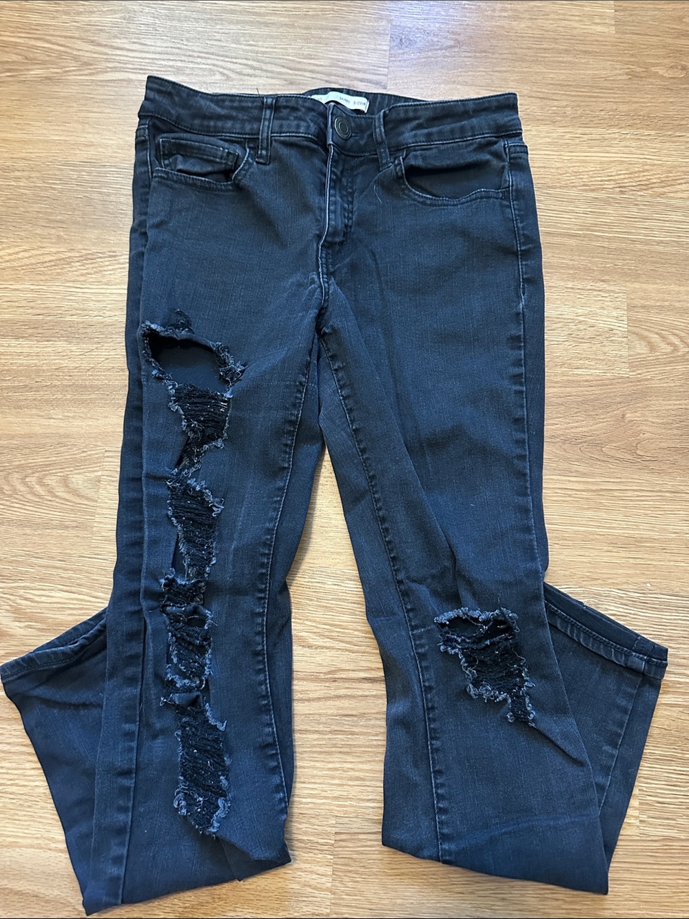 Junior's Distressed Black Ripped Skinny Jeans